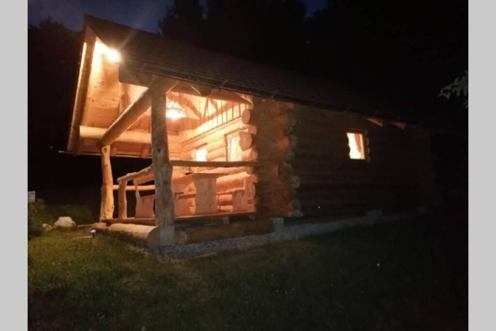 Hut At The Forest Male Brusnice 外观 照片